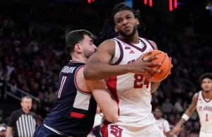 Ejiofor memimpin No. 13 St. John’s ke rute 72-52 dari No. 6 UConn untuk gelar turnamen Big East ke-2 berturut-turut