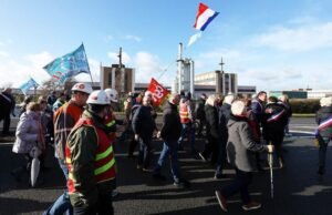 Dimulainya kembali pembuat kaca Arc: keadilan menyetujui penyelamatan tetapi mencatat penghapusan 700 pekerjaan