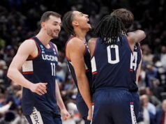 Final Four diatur dengan UConn memukau Duke untuk bergabung dengan Illinois, Arizona, dan Michigan