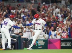 Satu-satunya pukulan Austin Wells menempatkan Dominika di buku rekor WBC dan semifinal