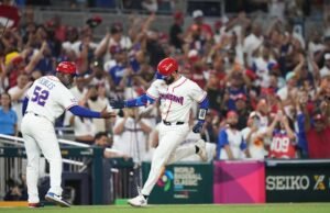 Satu-satunya pukulan Austin Wells menempatkan Dominika di buku rekor WBC dan semifinal