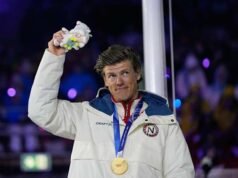 Bintang Olimpiade Musim Dingin Klaebo mengatakan dia mengalami gegar otak akibat kecelakaan dalam perlombaan Piala Dunia