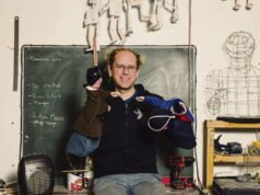 Samuel Beck, bagi Gaza, boneka sebagai penghubung