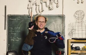 Samuel Beck, bagi Gaza, boneka sebagai penghubung