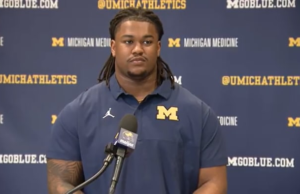 DL sepak bola Michigan Trey Pierce berbicara tentang latihan yang lebih keras, mengungkapkan detail mengejutkan tentang Kyle Whittingham