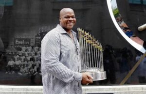 Hall of Famer Frank Thomas mengajukan gugatan untuk meminta ganti rugi terhadap White Sox, Fanatics, Nike