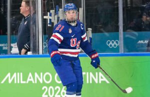 Peraih medali emas Olimpiade AS Hilary Knight dan Quinn serta Jack Hughes tampil di ‘Tonight Show’