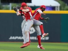 Kanada melaju melewati babak pertama World Baseball Classic untuk pertama kalinya, mengalahkan Kuba 7-2