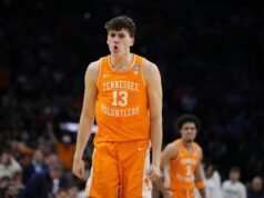 Yah, itu menyenangkan selama itu berlangsung. Tidak ada braket March Madness putra sempurna yang tersisa setelah kemenangan Tennessee