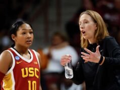 Momen cemerlang wanita Clemson di bulan Maret terhapus karena jam mulai terlambat sebelum bel berbunyi