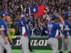 Taiwan mengalahkan Korea Selatan 5-4 pada ronde ke-10 dengan 2 pukulan pengorbanan. Taiwan juga menambahkan 3 home run