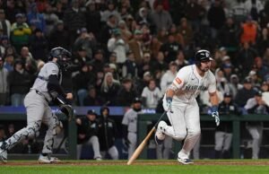 Runner-up MVP AL 2025 Cal Raleigh keluar dari bangku cadangan untuk membantu Mariners mengalahkan Yankees