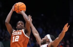 Pelompat akhir Tramon Mark memberi Texas kemenangan 68-66 atas NC State di Empat Pertama