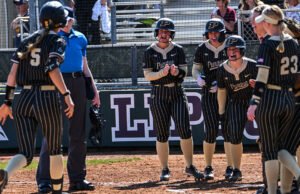 Softball Berlayar Menuju Dua Kemenangan Aturan Lari – Purdue Boilermakers