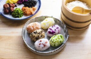 Onigiri, makanan khas Jepang untuk dinikmati sebagai camilan atau santapan