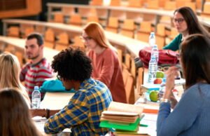 Beasiswa pelajar: mengapa jumlah penerima manfaat berkurang?