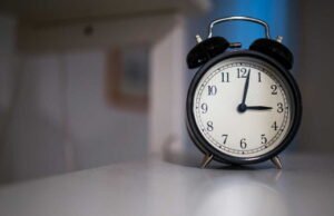 Perubahan waktu: ini akhir pekan, apa pengaruhnya terhadap tidur kita?