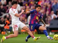 Hansi Flick menuntut lebih dari bek berusia 31 tahun meski Sevilla tampil heroik