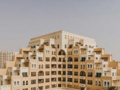 Perang di Timur Tengah: di Dubai, hotel mewah memangkas harga dengan diskon hingga 80%