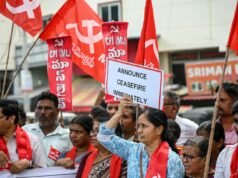 Di India, lebih dari 100 pemberontak Maois menyerah dalam satu hari, sebagai bagian dari serangan besar-besaran yang dilancarkan oleh pemerintahan Modi.