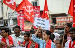 Di India, lebih dari 100 pemberontak Maois menyerah dalam satu hari, sebagai bagian dari serangan besar-besaran yang dilancarkan oleh pemerintahan Modi.