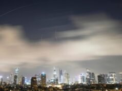 LANGSUNG, perang di Timur Tengah: rudal yang ditembakkan dari Iran menuju ke Israel, tentara Israel mengumumkan