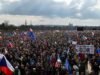 Republik Ceko: ribuan demonstran berkumpul menentang kebijakan pro-Rusia Andrej Babis