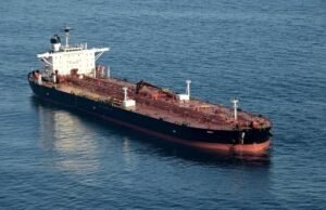 Inggris mengizinkan intersepsi kapal “armada hantu” Rusia di perairannya