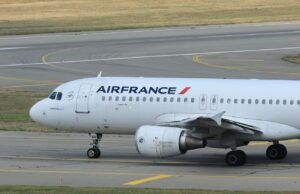 Maskapai penerbangan di seluruh dunia menjadi tidak stabil akibat perang di Timur Tengah, lalu lintas sangat terganggu. Hampir 1.700 penerbangan telah dibatalkan di seluruh dunia