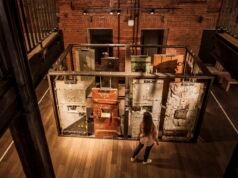 Di Rusia, penulisan ulang sejarah membuka babak baru hampir setiap hari. Dan secara sepintas lalu mulai menghapus bagian-bagian tertentu dari sejarah negara tersebut, dimulai dengan penindasan massal pada masa Soviet.