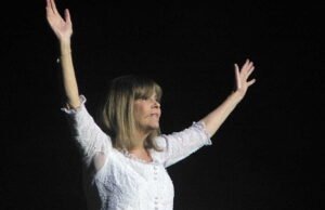 Penyanyi Chantal Goya diperintahkan untuk membayar hutang yang besar