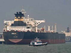 Meski berisiko, pemilik kapal asal Yunani ini memutuskan untuk melewati kapalnya melalui Selat Hormuz