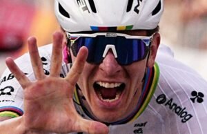 Bersepeda. Mengapa Tadej Pogacar memakai jersey khusus saat latihan?