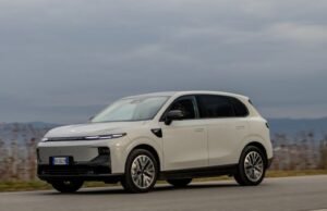 mobil baru. Leapmotor meluncurkan B10 New e-Hybrid yang dilengkapi dengan range extender