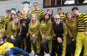 Colmar. Terkadang datang dari jauh, mengapa pengunjung karnaval ini memilih kota Bartholdi untuk berparade?