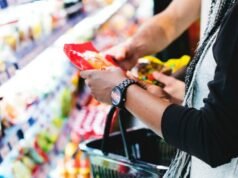 Konsumsi. Pengecer besar melipatgandakan margin mereka pada produk organik, peningkatan yang dianggap berlebihan