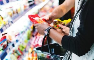 Konsumsi. Pengecer besar melipatgandakan margin mereka pada produk organik, peningkatan yang dianggap berlebihan