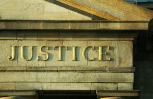 Di persidangan, ibu dan nenek menyangkal pembunuhan bayi