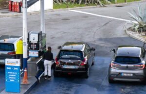 Perang Langsung di Timur Tengah. Distributor BBM diterima di Bercy pukul 11.00, 205 orang Prancis dipulangkan tadi malam