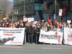 siswa sekolah menengah berdemonstrasi di seluruh negeri menentang dinas militer