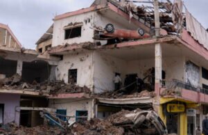 Perang Langsung di Timur Tengah. Iran mengatakan siap menghadapi perang setidaknya enam bulan, depot minyak di Teheran diserang