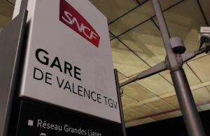 Angkutan. Terlambat sekitar satu jam di jalur TGV Sud-Est, stasiun TGV Valensi tidak dilayani
