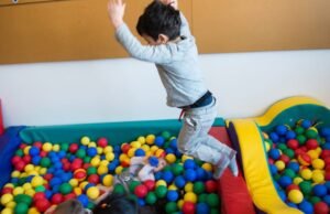 Paris. Para orang tua menuntut hakim investigasi setelah dugaan pemerkosaan terhadap putra mereka yang berusia 3 tahun