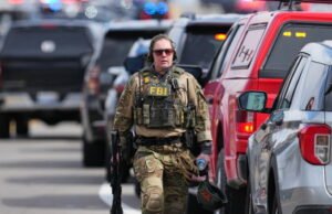 penyerang menembak dirinya sendiri di kepala