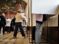 Kota 2026. Partisipasi pada siang hari sedikit meningkat dibandingkan tahun 2020 di tengah krisis Covid