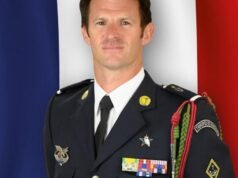 Perang di Timur Tengah. Sebagai penghormatan nasional yang diberikan kepada Arnaud Frion pada hari Selasa, Macron akan segera bertemu dengan jandanya