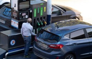 Konsumsi. Harga bahan bakar terus naik, meski ada janji dari distributor