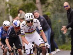 kesuksesan pertama bagi Tadej Pogacar di Primavera meski sempat terjatuh di final