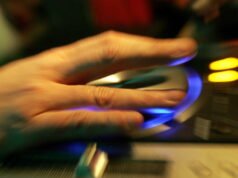 Savoy. “Tetangga yang tidak ingin dimiliki oleh siapa pun”: musik techno-nya meracuni lingkungan sekitar, hukuman DJ yang mengganggu