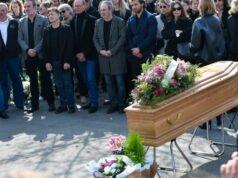 Dalam gambar. Jean Dujardin, Bruno Solo, Valérie Bonneton… Banyak selebriti di pemakaman Bruno Salomone